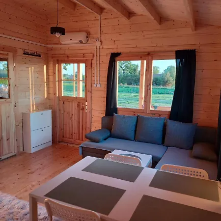 Nad Stawem Lodge *