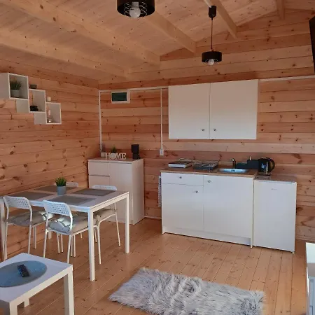Деревянный коттедж Nad Stawem Sambrod