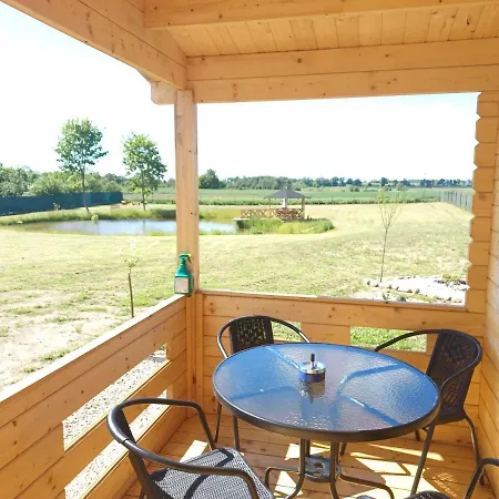 Деревянный коттедж Nad Stawem Sambrod