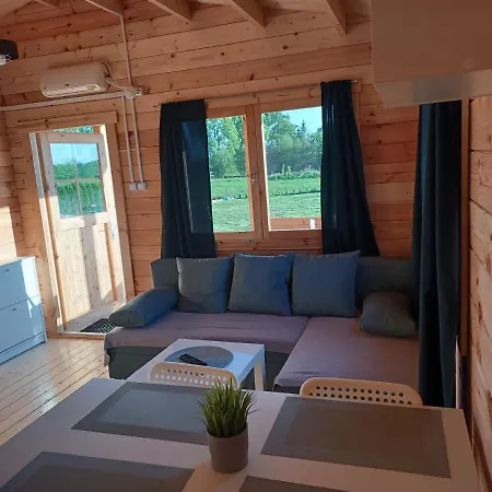 Nad Stawem Lodge *